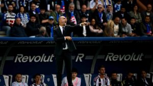 Igor Tudor incita i suoi giocatori nel corso della partita tra Como e Juventus