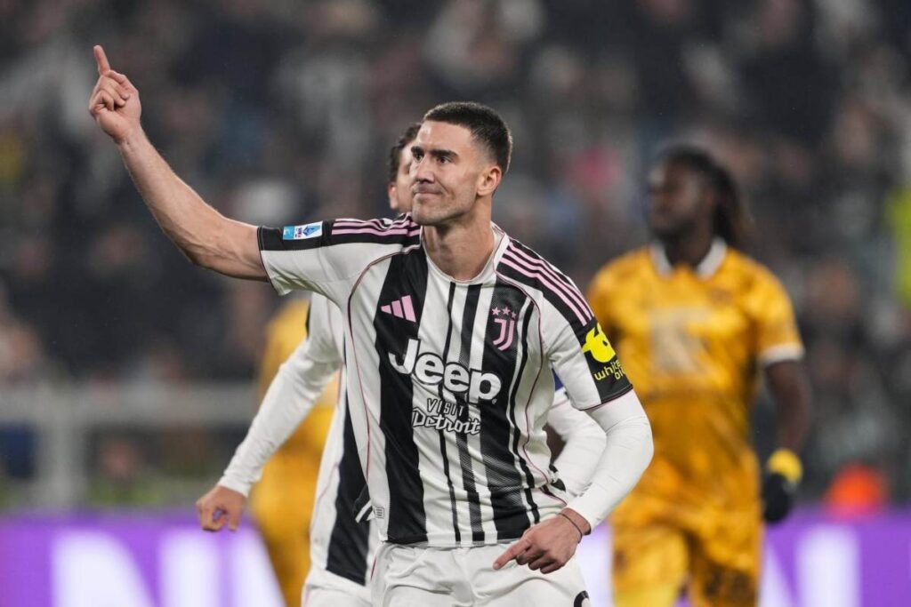 Dusan Vlahovic esulta dopo aver segnato il rigore nella partita tra Juventus e Udinese(Photo by Fabio Ferrari/LaPresse)