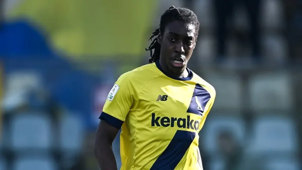 Beyuku in azione con la maglia del Modena durante una partita di Serie B