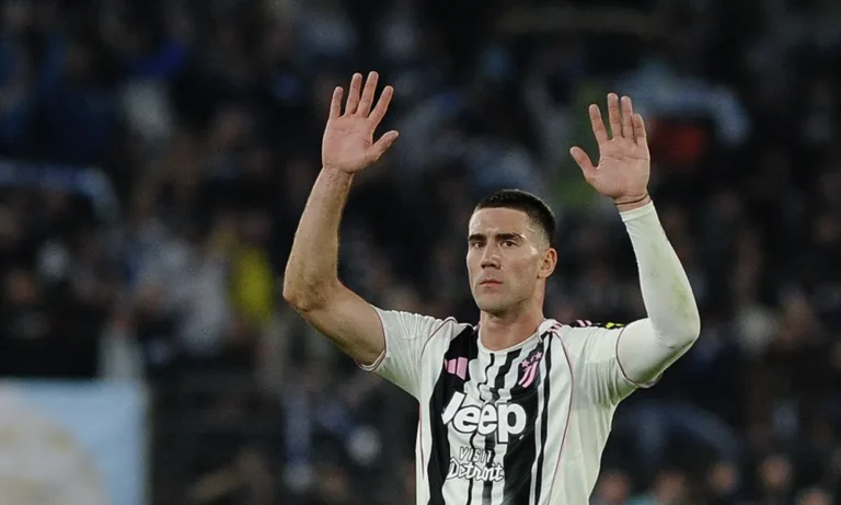 Dusan Vlahovic chiede scusa ai tifosi dopo lo 0-0 nel derby contro il Torino