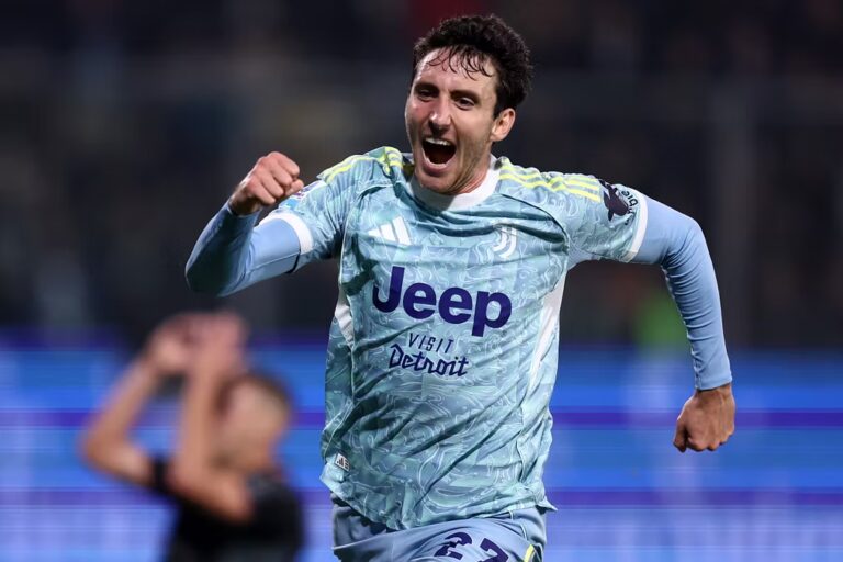 Cambiaso esulta dopo il gol del momentaneo 0-2 nel corso della partita tra Cremonese e Juventus