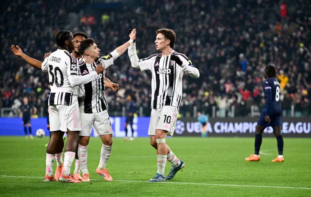 La Juventus esulta al gol di David che vale il 2-0 contro il Pafos
