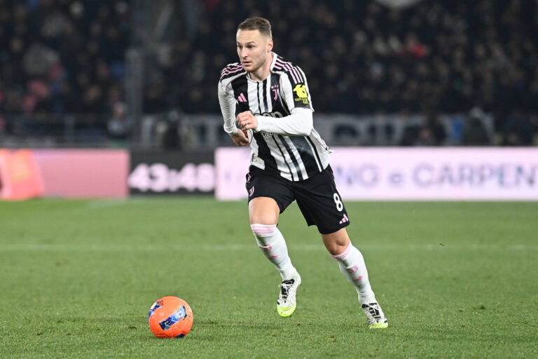 Koopmeiners conduce il pallone nel corso di una azione durante la partita tra Bologna e Juventus