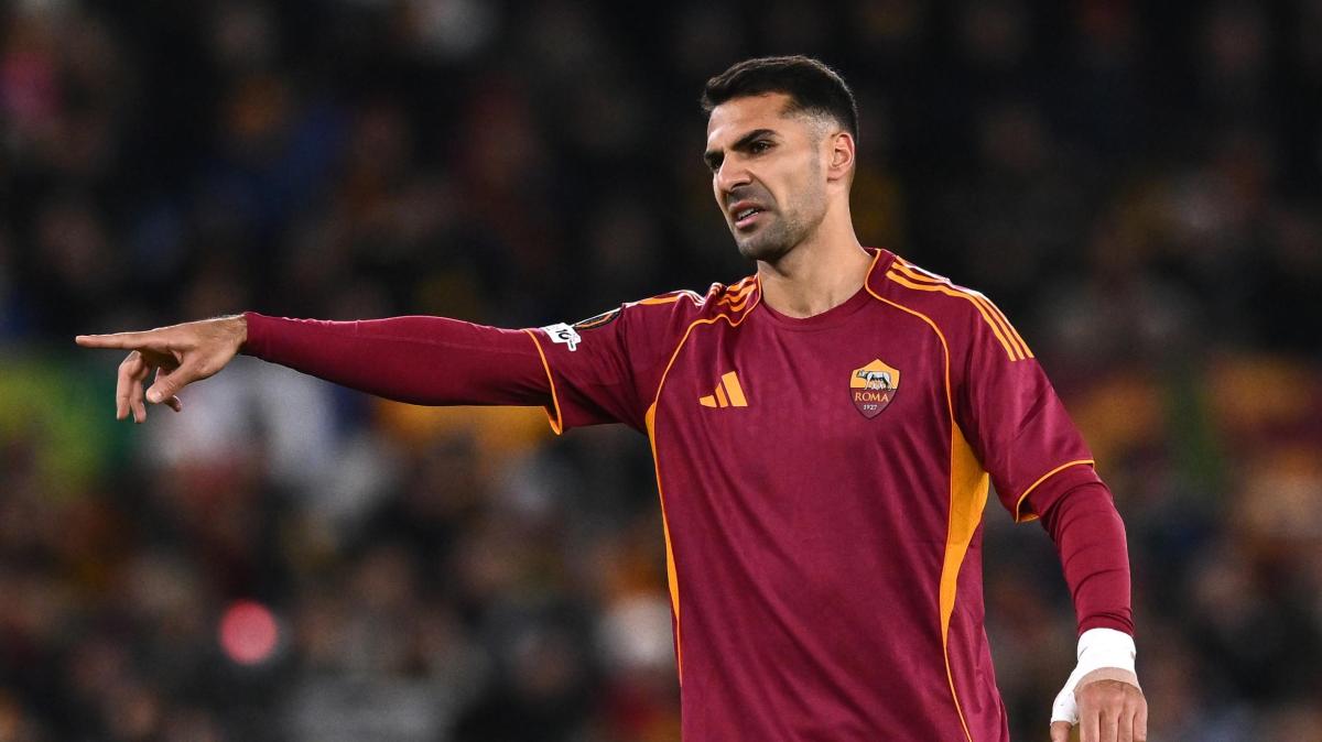Celik con la maglia della Roma
