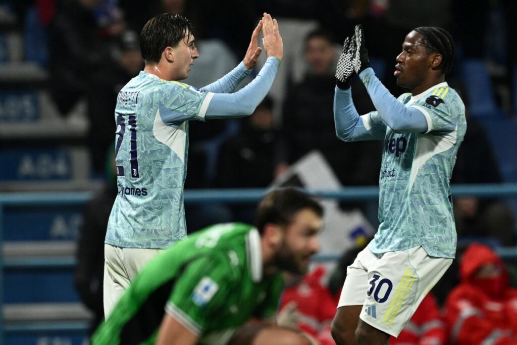 Miretti esulta con David dopo il gol dello 0-2 contro il Sassuolo