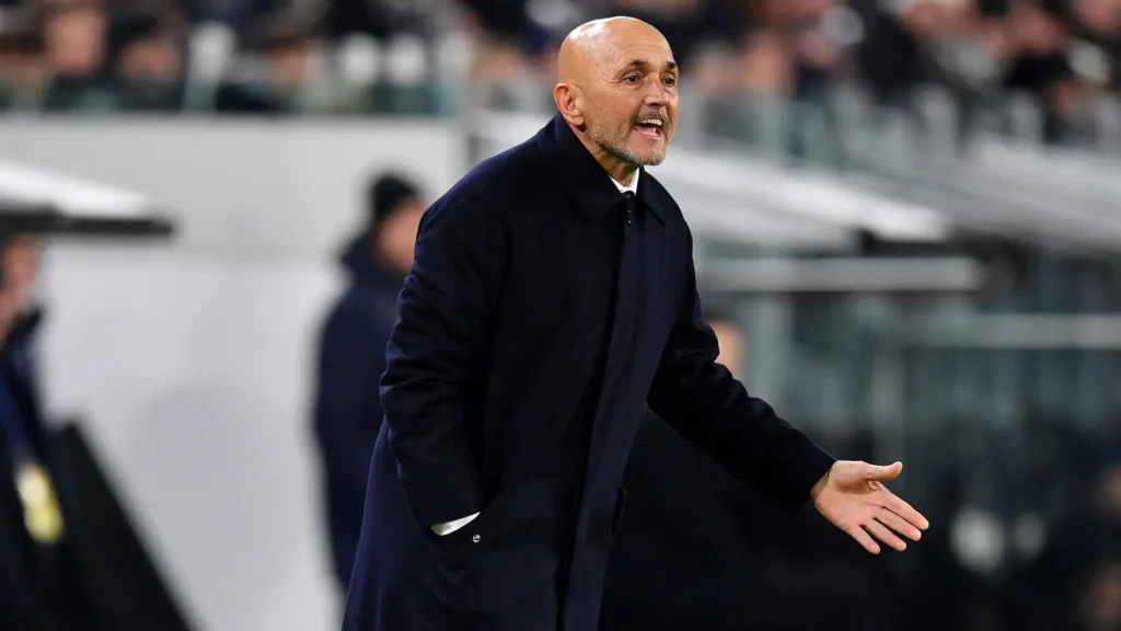 Spalletti dà consigli ai giocatori della Juventus nel corso della partita contro il Lecce